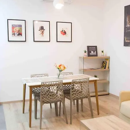 La Cour Du Faubourg 1 *