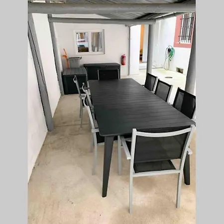 La Cour Du Faubourg 1 *